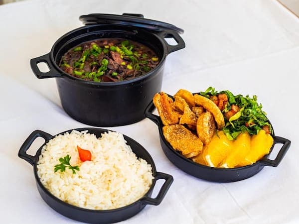 Feijoada bem temperada e completa 1kg