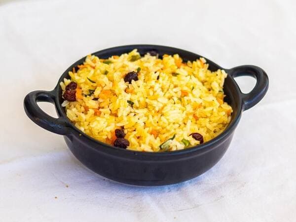 Arroz a Grega bem temperado com cenoura e presunto