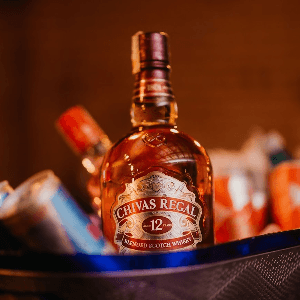 CHIVAS 12 ANOS + 4 RED BULL