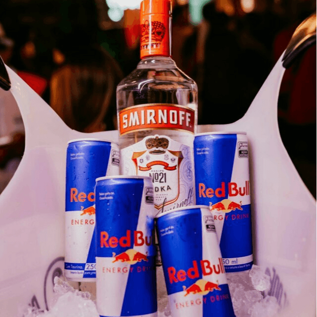COMBO SMIRNOFF + 4 RED BULL