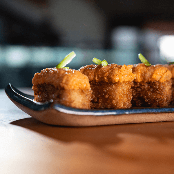 DADINHO DE ARROZ COM SPICY SALMON