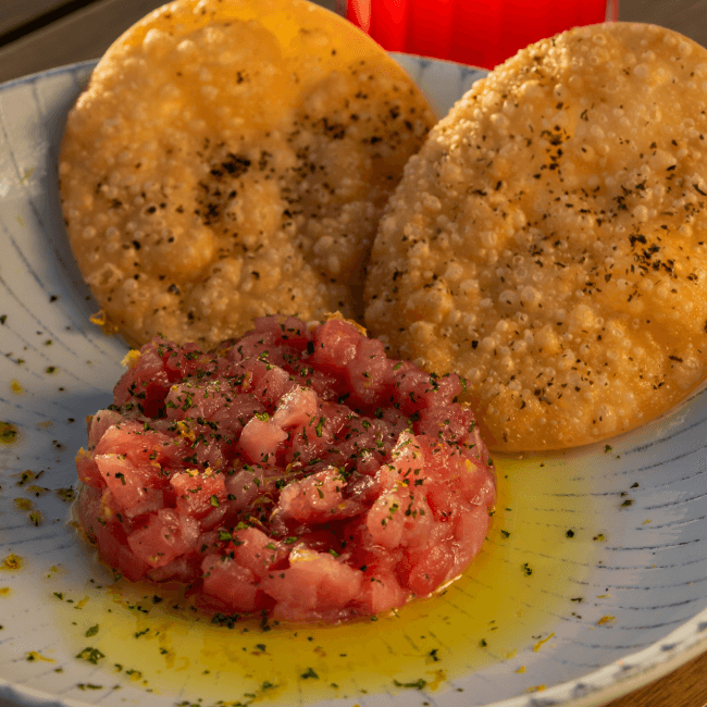 TARTAR DE ATUM COM PASTEL DE VENTO